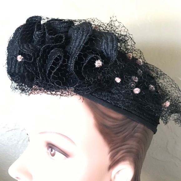 CHIC 1930s\' BLACK STRAW TOQUE - TWISTED BLACK STRAW BANDS AT FRONT + DOTTED VEIL main image 6